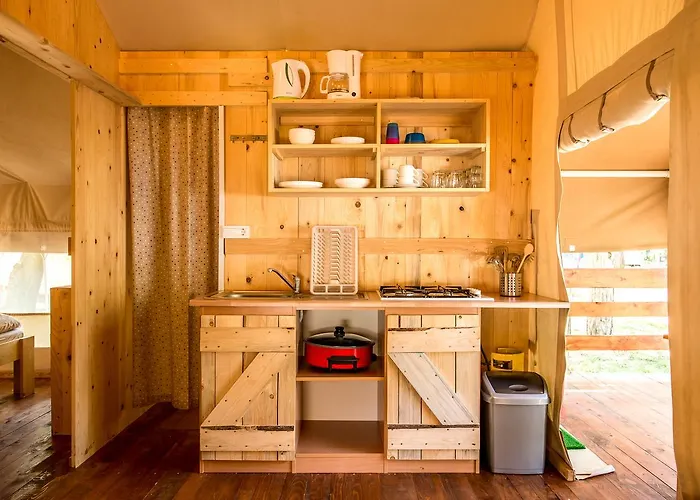 פארק נופש Sunflower 2*